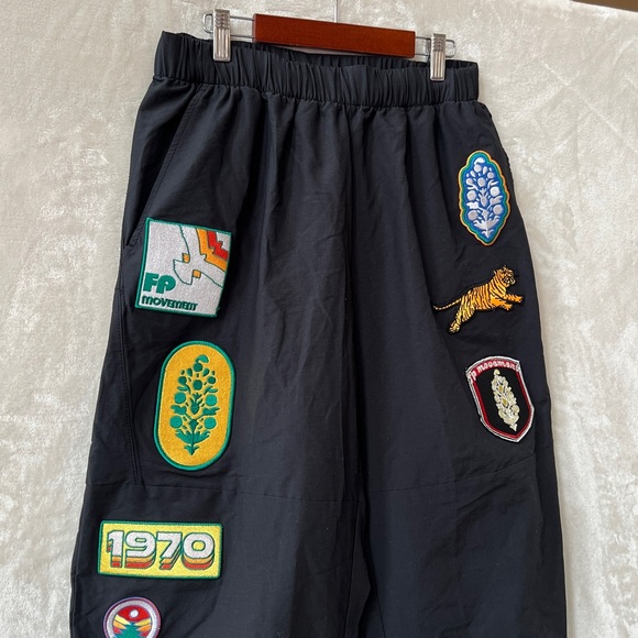 NEW Size Small Free People Black Barrel Leg Cropped Jogger Game Day Patch Pants - Picture 4 of 8